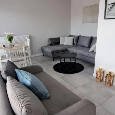 Bursztynowy Apartament Miedzywodzie * 미에드지보드지